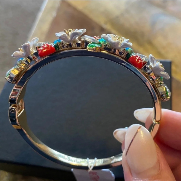 BETSEY JOHNSON SET Strawberries & Blossoms Hinged Bangle Bracelet & Earrings NWT - Picture 7 of 16
